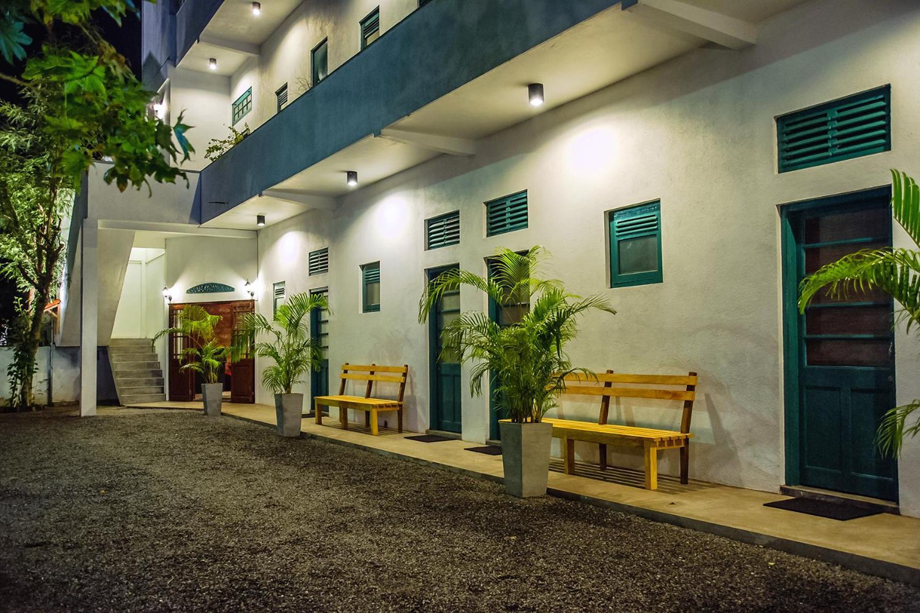 Colombo Beach Hostel Дехивала-Маунт-Лавиния Экстерьер фото