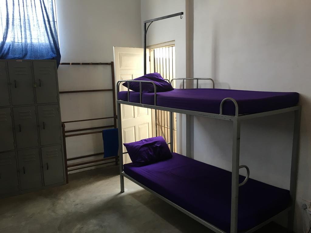Colombo Beach Hostel Дехивала-Маунт-Лавиния Экстерьер фото