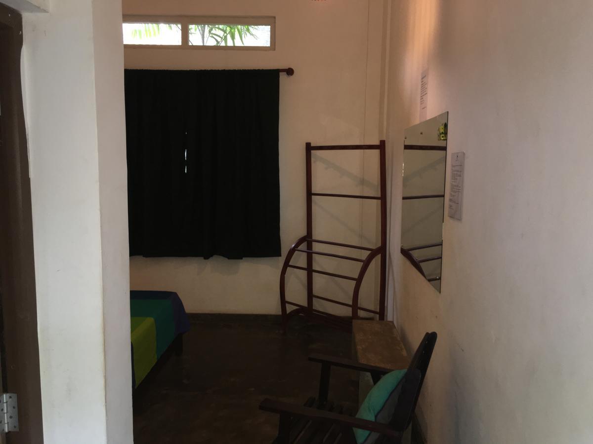 Colombo Beach Hostel Дехивала-Маунт-Лавиния Экстерьер фото