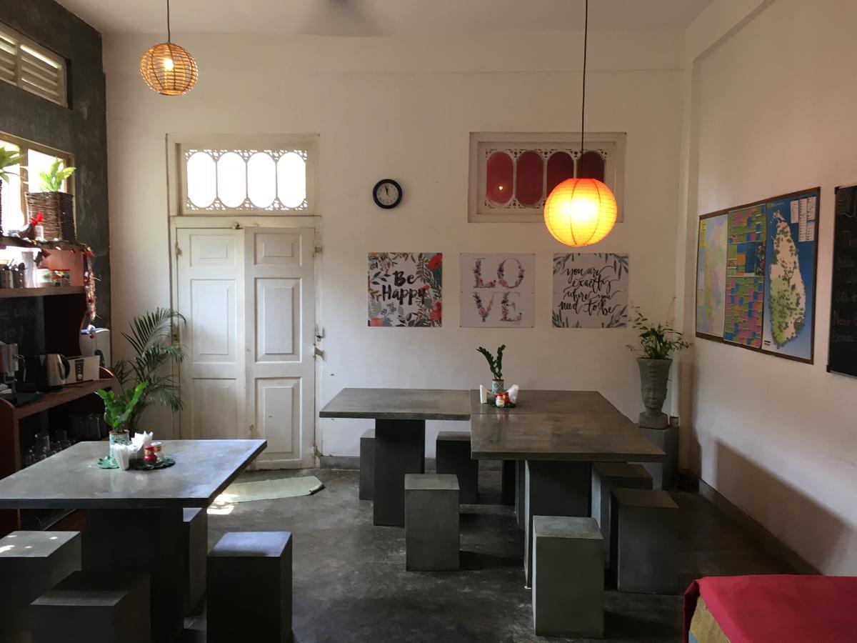 Colombo Beach Hostel Дехивала-Маунт-Лавиния Экстерьер фото