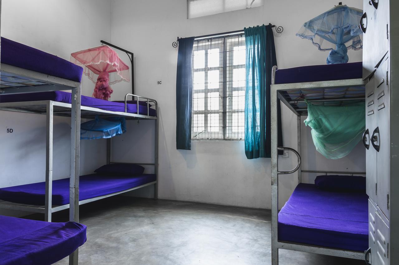 Colombo Beach Hostel Дехивала-Маунт-Лавиния Экстерьер фото