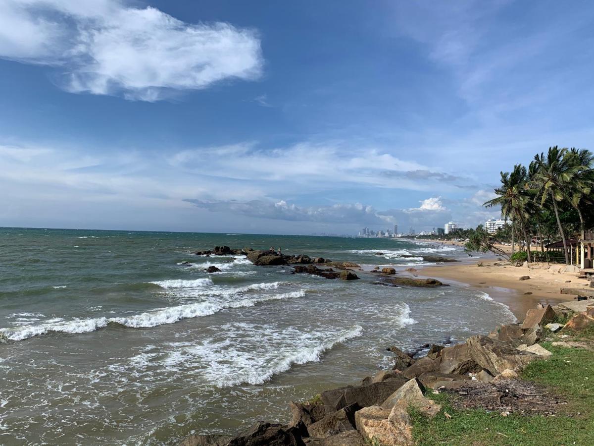 Colombo Beach Hostel Дехивала-Маунт-Лавиния Экстерьер фото